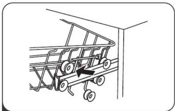 IKEA LAGAN 705.767.44 - Ajustar o cesto superior - 2