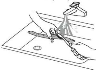 IKEA LAGAN 705.767.44 - Curățarea brațelor stropitoare - 3