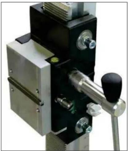Eibenstock DBE 250 R - Montagem da placa da máquina - 1