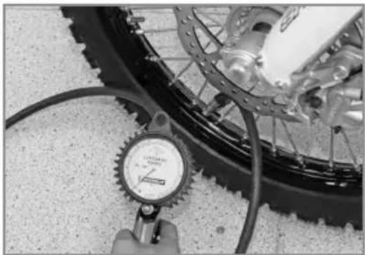 Sherco ENDURO 450-500 SEF (2026) - REINSTALLING THE REAR WHEEL - 5