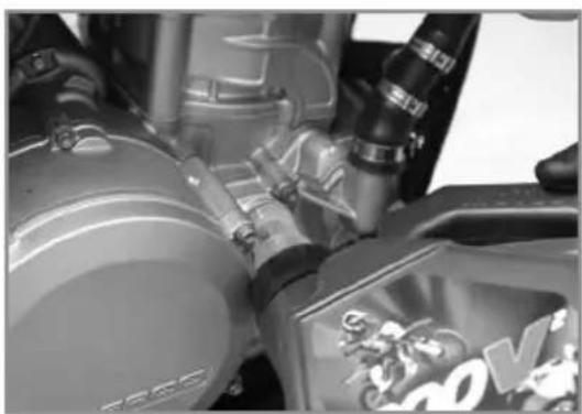 Sherco ENDURO 450-500 SEF (2026) - PRÜFEN DES MOTORÖLSTANDS - 4