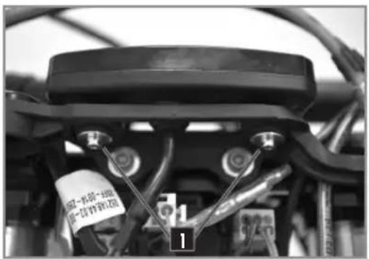 Sherco ENDURO 450-500 SEF (2026) - DIE BATTERIE DES KILOMETERZÄHLERS ERSETZEN - 1