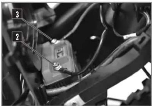 Sherco ENDURO 450-500 SEF (2026) - DÉPOSE DE LA BATTERIE - 1