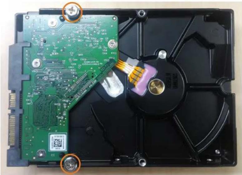 Lorex D241A81B - Pour installer un nouveau disque dur : - 1