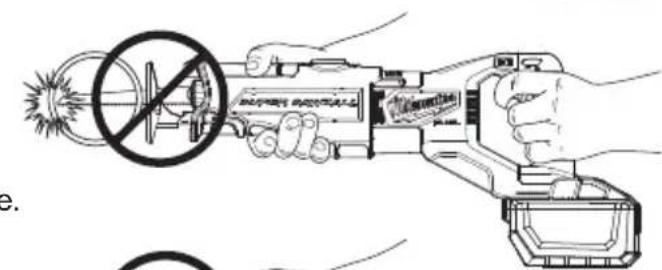 MILWAUKEE M18 Fuel SUPER SAWZALL - Removing Broken Blades from the Quik-Lok® Blade Clamp - 2