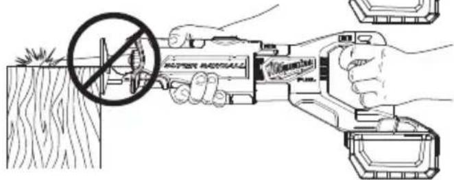 MILWAUKEE M18 Fuel SUPER SAWZALL - Removing Broken Blades from the Quik-Lok® Blade Clamp - 3