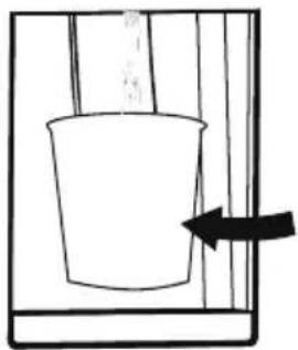 CANDY CNSQ2T918EWX - GETTING WATER FROM THE DISPENSER - 1