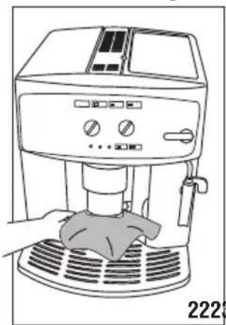 DELONGHI Caffè Corso ESAM2502 - Nettoyage des becs verseurs de café - 1