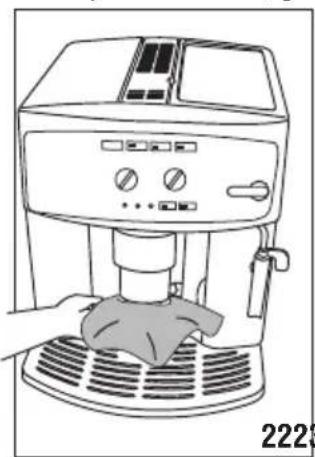 DELONGHI Caffè Corso ESAM2502 - Limpeza do recipiente de água - 1