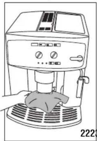 DELONGHI Caffè Corso ESAM2502 - Pulizia dei beccucci erogatore caffè - 1