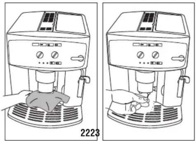 DELONGHI Caffè Corso ESAM2502 - Καθαρισμός στομίων του εγχυτήρα καφέ - 1