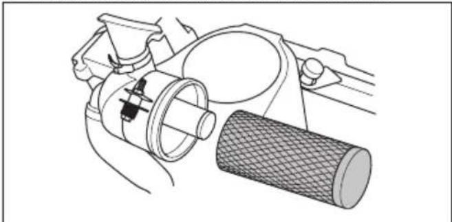 HUSQVARNA Rider P 524XR EFI - Het luchtfilter reinigen en vervangen - 3