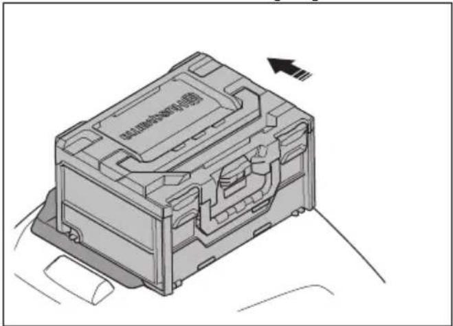 HUSQVARNA Rider P 524XR EFI - So können Sie die Aufbewahrungsbox der Fernbedienung anbringen und entfernen - 1
