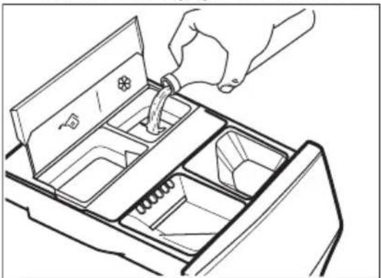 ELECTROLUX SensiCare 600 EFI6394ADG - Vullen van het wasmiddel en additieven in AutoDose-systeem - 4