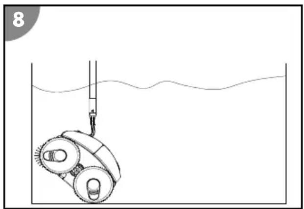 Steinbach Poolrunner Battery Pro Performance - Készülék kiemelése a medencéből - 1