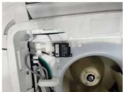 HAIER Caliber US12CB2BEA - Instrucciones de Reemplazo del Sensor de Pérdida de Refrigerante - 4