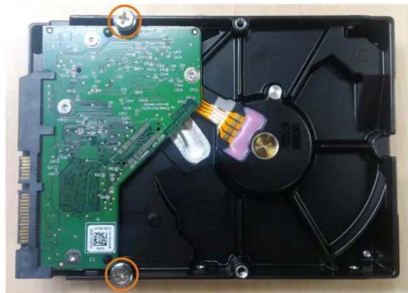 Lorex N92062-M2D6 - Pour installer un nouveau disque dur : - 1
