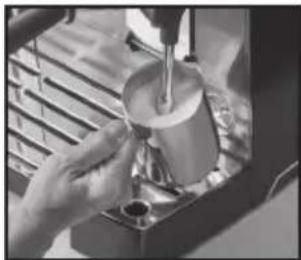 CUISINART Espresso Bar EM640E - Guide to Milk Texturing - 4