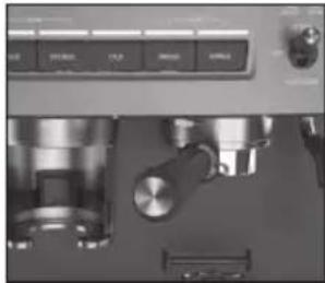 CUISINART Espresso Bar EM640E - IMPORTANT : Assurez-vous de ne pas trop remplir le panier-fi ltre avec du café, car cela pourrait provoquer un débordement du porte-fi ltre. - 1