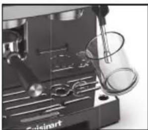 CUISINART Espresso Bar EM640E - De Hot Water-functie gebruiken - 1