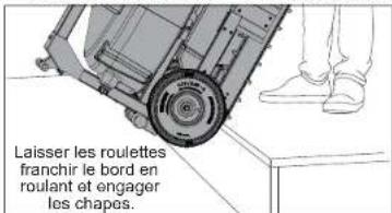 Laisser les roulettes franchir le bord en roulant et engager les chapes.