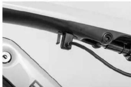 PORSCHE eBike Sport - Brancher le cable de chargement - 1