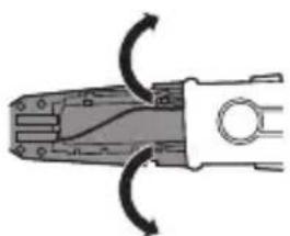 PHILIPS Multigroom QG3347 - Extracción de la bateria recargable - 3