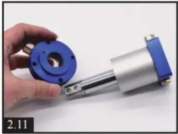 Vevor SS-PAC02B - 7) Vous aurez l'ensemble du moteur et du cylindre après l'opération ci-dessus. Desserrez ensuite les 2 vis du tube de condensation sur le cylindre. - 6