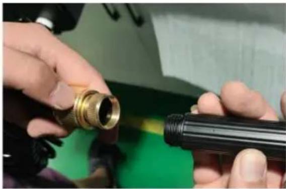 Vevor YK-SX-30L - Passaggio 3: installare l'ugello 3 della pistola ad acqua e l'irrigatore 4; - 4
