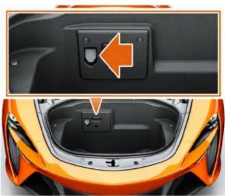 McLaren P16 (2025) - Prise de courant accessoire - 1