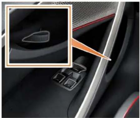 McLaren P16 (2025) - Maintenance de votre McLaren Déverrouillage et ouverture manuels - 2
