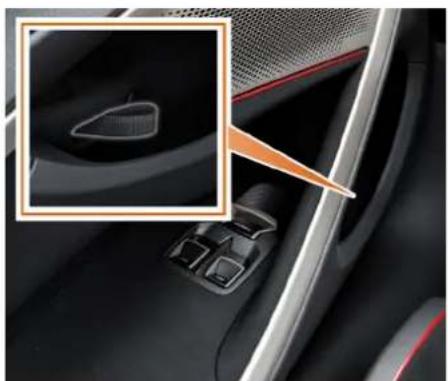 McLaren Artura (2023) - Maintenance de votre McLaren Déverrouillage et ouverture manuels - 2
