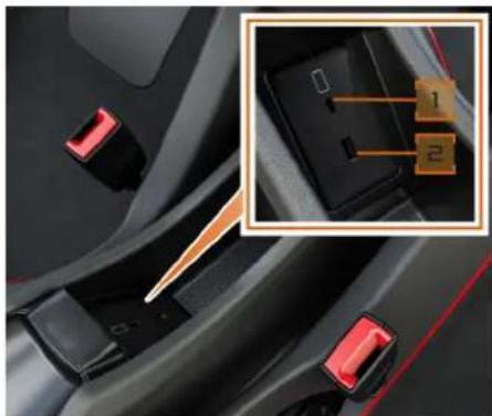 McLaren Artura (2023) - Ports USB - 1