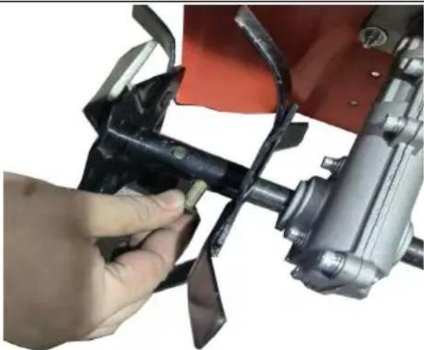 Vevor 139F - c. Tines Install - 3