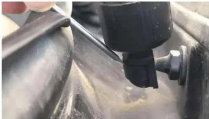Vevor D1206 - Étapes d'installation du hayon électrique (Porsche Panamera pour exemple) - 6