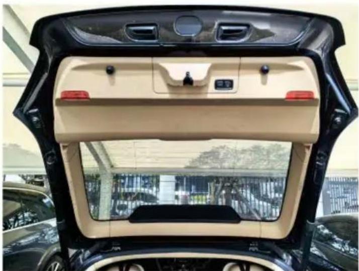 Vevor D1206 - Étapes d'installation du hayon électrique (Porsche Panamera pour exemple) - 9