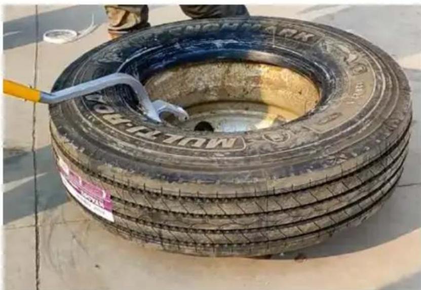 Vevor XJC-008 - Remove the tire - 5