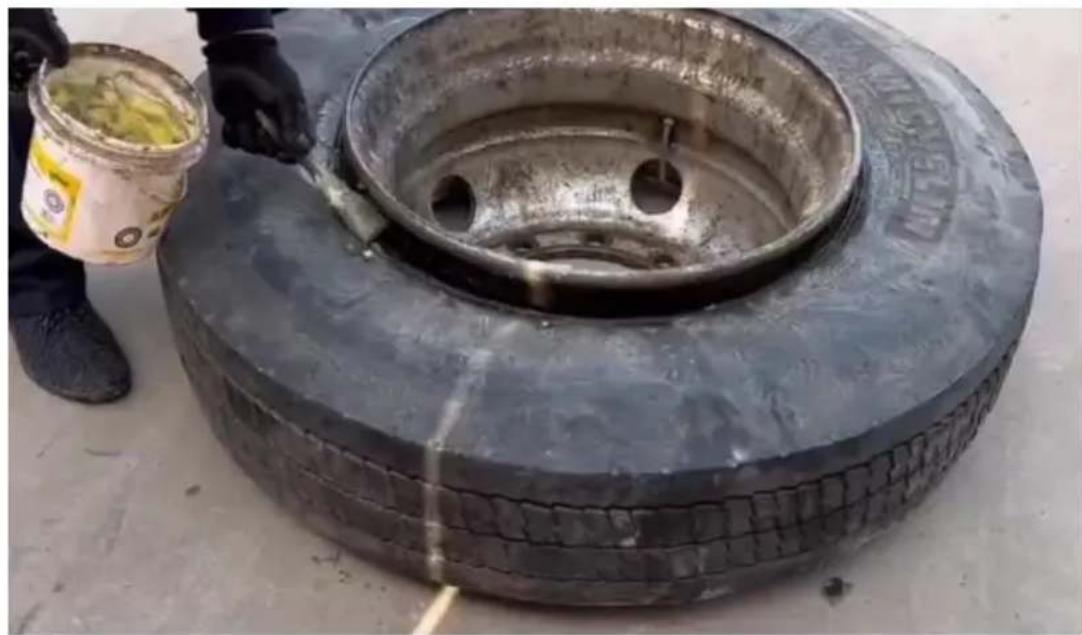 Vevor XJC-008 - Remove the tire - 1