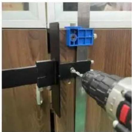 Vevor XRSS2304 - C: KNOB ON DOOR INSTALLATION (Off center of width and height) - 3