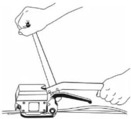 Vevor A333 - Tensioning the strapping - 1