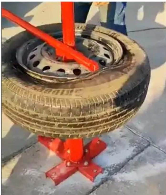 Vevor LTCZ-B - Remove the tire - 4