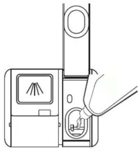 BRANDT BCF422DQW - Filling The Rinse Aid Reservoir - 2