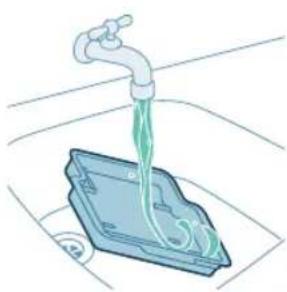 PHILIPS AquaTrio 7000 Series XW7263 - Puhastamisjärgse aluse pesemine - 2