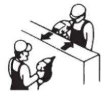 DEWALT DDF2120400 - Pendant leur éjection dans la matière, les clous peuvent se briser en éclats et provoquer de graves blessures. - 1