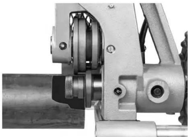 RIDGID 918-4 - Loading Pipe in Roll Groover - 1