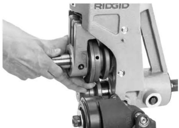 RIDGID 918-4 - Reemplazo del rodillo ranurador - 2