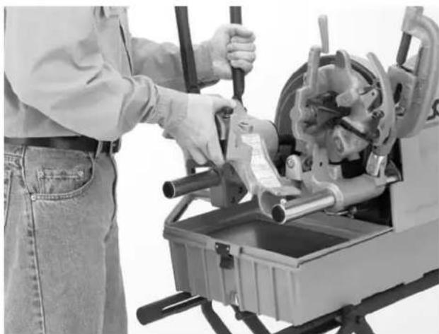 RIDGID 916 - Instalación de la Ranuradora 916 en una Máquina Roscadora No. 1822-I, 535, ó 300 Compacta montada en Soportes No. 100, 150 ó 200 - 1