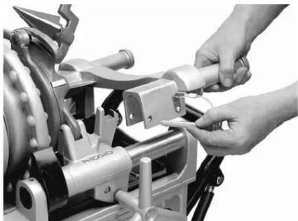 RIDGID 916 - Installing on 300 Compact Threading Machine with the 250 Stand. - 1