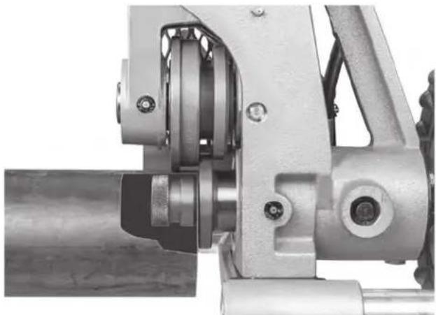 RIDGID 918-1 - Colocacion del tubo en la ranuradora a rofillos - 1