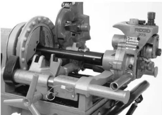 RIDGID 975 - Montage de la rainureuse mixte n° 975 sur fileteuse RIDGID Compact - 3